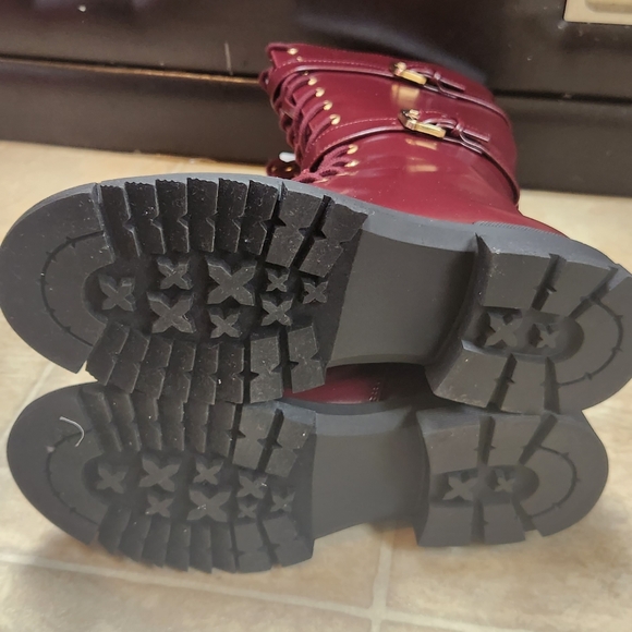 NIB ShoeDazzle Flat Boots - Picture 5 of 5